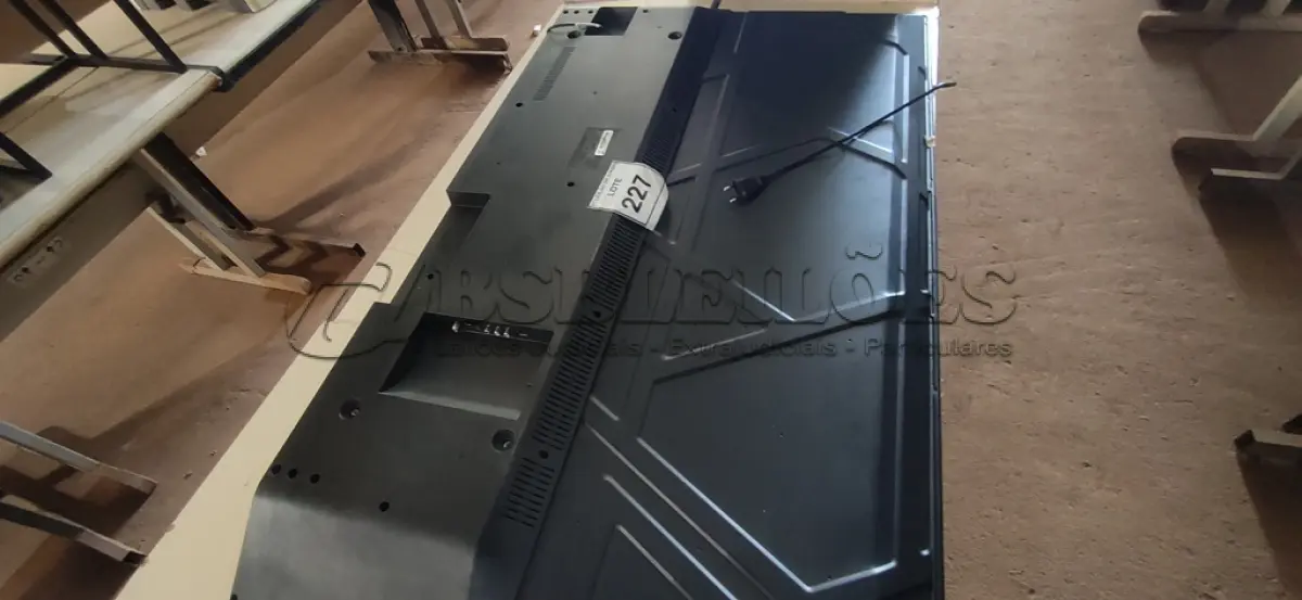 LOTE 227 - 01 TV SMART 4K LED 55’’ MARCA PHILCO COM AVARIAS. (NO ESTADO) ATENÇÃO! FAZER A VISITAÇÃO ANTES DE ARREMATAR, NÃO SABEMOS SE FUNCIONA, LEILÃO NÃO TEM GARANTIA E NEM DEVOLUÇÃO, SUJEITO A POSSÍVEIS AVARIAS VISÍVEIS/OCULTAS E/OU AUSÊNCIA DE COMPONENTES.