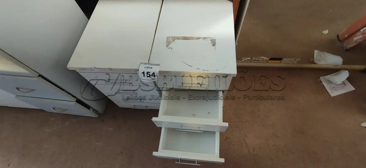 LOTE 154 - 02 GAVETEIROS DE ESCRITÓRIO. (NO ESTADO) ATENÇÃO! FAZER A VISITAÇÃO ANTES DE ARREMATAR, NÃO SABEMOS SE FUNCIONA, LEILÃO NÃO TEM GARANTIA E NEM DEVOLUÇÃO, SUJEITO A POSSÍVEIS AVARIAS VISÍVEIS/OCULTAS E/OU AUSÊNCIA DE COMPONENTES.