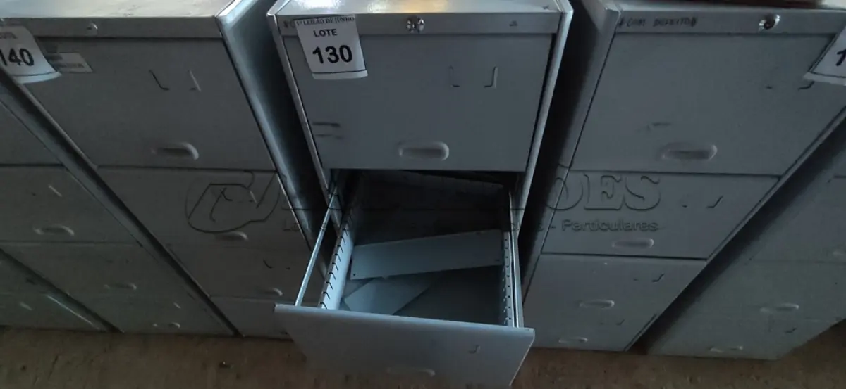 LOTE 130 - 01 ARQUIVO DE AÇO 04 GAVETAS. (NO ESTADO) ATENÇÃO! FAZER A VISITAÇÃO ANTES DE ARREMATAR, NÃO SABEMOS SE FUNCIONA, LEILÃO NÃO TEM GARANTIA E NEM DEVOLUÇÃO, SUJEITO A POSSÍVEIS AVARIAS VISÍVEIS/OCULTAS E/OU AUSÊNCIA DE COMPONENTES.