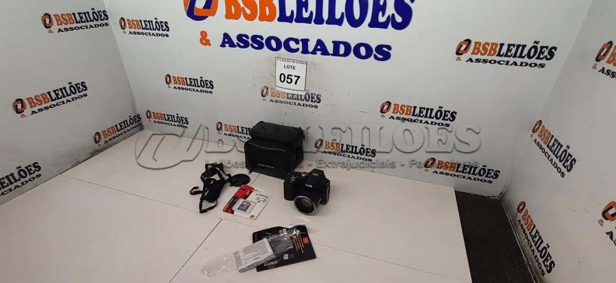 LOTE 057 - 01 MÁQUINA FOTOGRÁFICA MAX Z990 FULL HD MARCA KODAK COM CASE. (NO ESTADO) ATENÇÃO! FAZER A VISITAÇÃO ANTES DE ARREMATAR, NÃO SABEMOS SE FUNCIONA, LEILÃO NÃO TEM GARANTIA E NEM DEVOLUÇÃO, SUJEITO A POSSÍVEIS AVARIAS VISÍVEIS/OCULTAS E/OU AUSÊNCIA DE COMPONENTES.