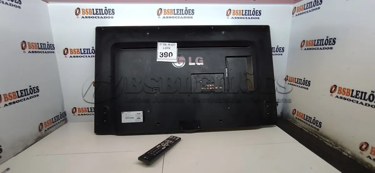 LOTE 390 - 01 TV 42’’ MARCA LG COM CONTROLE E 02 CAIXAS DE SOM COM AVARIAS. (NO ESTADO) ATENÇÃO! FAZER A VISITAÇÃO ANTES DE ARREMATAR, NÃO SABEMOS SE FUNCIONA. LEILÃO NÃO TEM GARANTIA E NEM DEVOLUÇÃO, SUJEITO A POSSÍVEIS AVARIAS VISÍVEIS/OCULTAS E/OU AUSÊNCIA DE COMPONENTES.