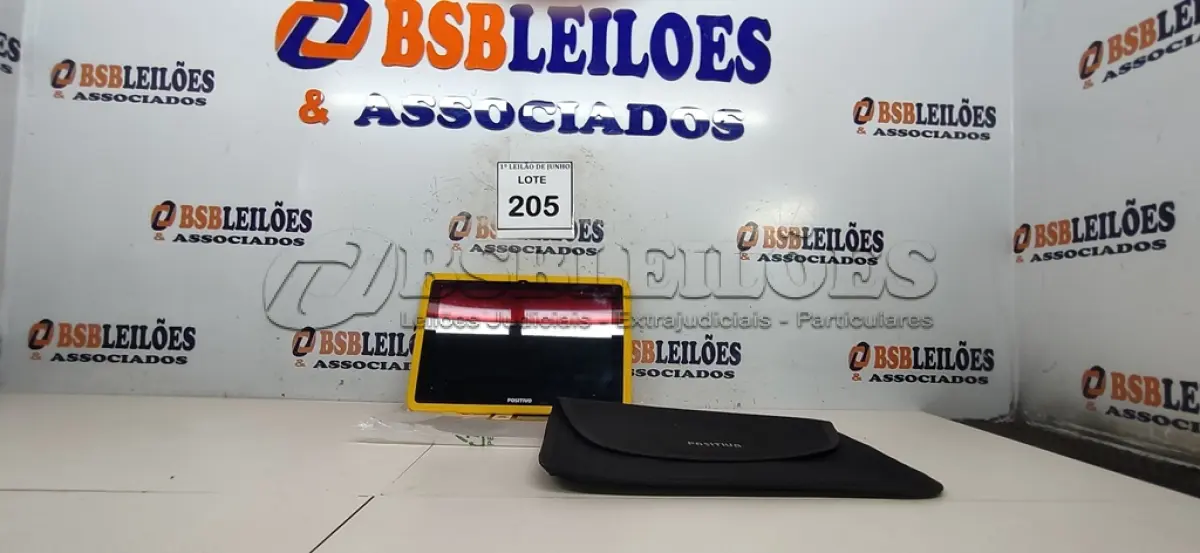 LOTE 205 - 01 TABLET SEM FONTE COM CASE MARCA POSITIVO. (NO ESTADO) ATENÇÃO! FAZER A VISITAÇÃO ANTES DE ARREMATAR, NÃO SABEMOS SE FUNCIONA, LEILÃO NÃO TEM GARANTIA E NEM DEVOLUÇÃO, SUJEITO A POSSÍVEIS AVARIAS VISÍVEIS/OCULTAS E/OU AUSÊNCIA DE COMPONENTES.