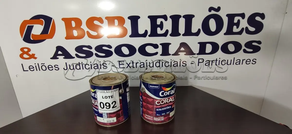 LOTE 092 - 02 LATAS DE TINTA MARCA COLORAL ESMALTE SINTÉTICO, PARA MADEIRA E METAL, NA COR ACETINADO COM 3,2L CADA. (NO ESTADO) ATENÇÃO! FAZER A VISITAÇÃO ANTES DE ARREMATAR, NÃO SABEMOS SE FUNCIONA, LEILÃO NÃO TEM GARANTIA E NEM DEVOLUÇÃO, SUJEITO A POSSÍVEIS AVARIAS VISÍVEIS/OCULTAS E/OU AUSÊNCIA DE COMPONENTES.