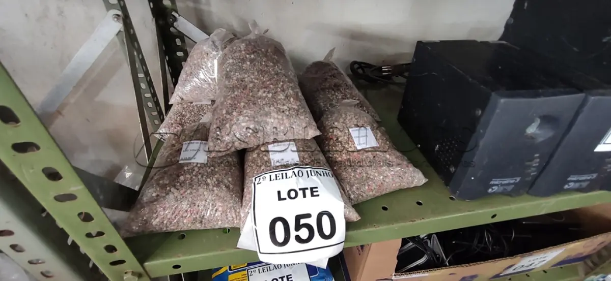LOTE 050 - 08 PACOTES DE ADUBO QUÍMICO PARA PLANTAS. (NO ESTADO) ATENÇÃO! FAZER A VISITAÇÃO ANTES DE ARREMATAR, NÃO SABEMOS SE FUNCIONA, LEILÃO NÃO TEM GARANTIA E NEM DEVOLUÇÃO, SUJEITO A POSSÍVEIS AVARIAS VISÍVEIS/OCULTAS E/OU AUSÊNCIA DE COMPONENTES.