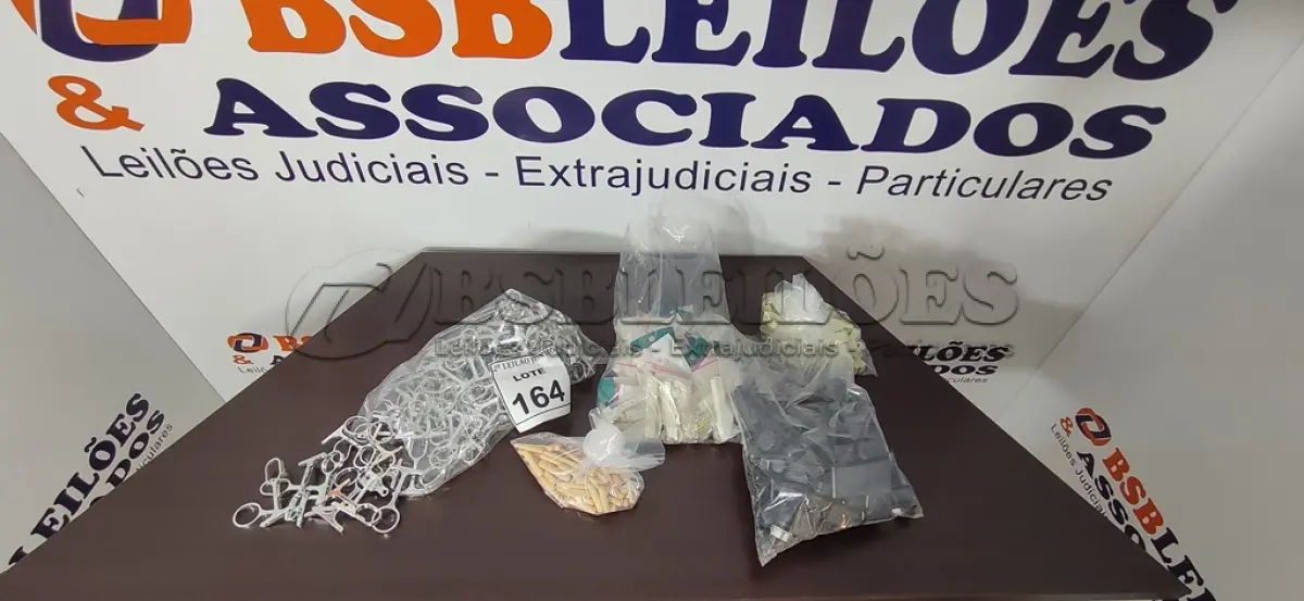 LOTE 164 - 01 LOTE COM ACESSÓRIOS PARA MÓVEIS DIVERSOS. (NO ESTADO) ATENÇÃO! FAZER A VISITAÇÃO ANTES DE ARREMATAR, NÃO SABEMOS SE FUNCIONA, LEILÃO NÃO TEM GARANTIA E NEM DEVOLUÇÃO, SUJEITO A POSSÍVEIS AVARIAS VISÍVEIS/OCULTAS E/OU AUSÊNCIA DE COMPONENTES.