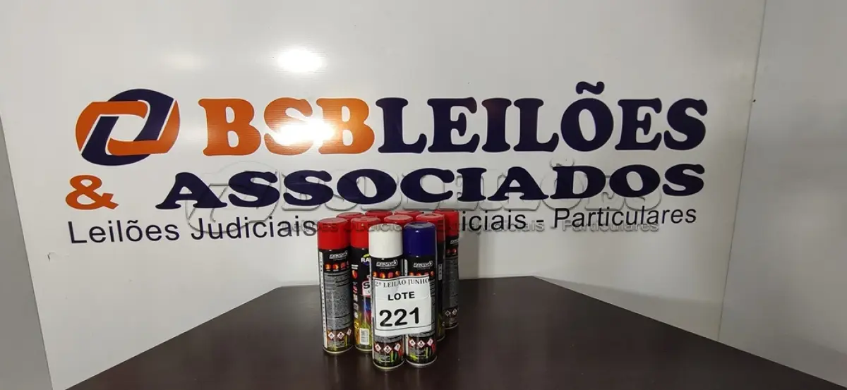 LOTE 221 - 10 TINTAS SPRAY DE CORES DIVERSAS. (NO ESTADO) ATENÇÃO! FAZER A VISITAÇÃO ANTES DE ARREMATAR, NÃO SABEMOS SE FUNCIONA, LEILÃO NÃO TEM GARANTIA E NEM DEVOLUÇÃO, SUJEITO A POSSÍVEIS AVARIAS VISÍVEIS/OCULTAS E/OU AUSÊNCIA DE COMPONENTES.