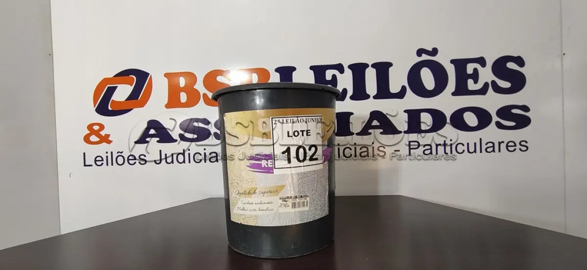 LOTE 102 - 01 LATA DE REVESTIMENTO ACRÍLICO 25L NA COR BRANCO NEVE. (NO ESTADO) ATENÇÃO! FAZER A VISITAÇÃO ANTES DE ARREMATAR, NÃO SABEMOS SE FUNCIONA, LEILÃO NÃO TEM GARANTIA E NEM DEVOLUÇÃO, SUJEITO A POSSÍVEIS AVARIAS VISÍVEIS/OCULTAS E/OU AUSÊNCIA DE COMPONENTES.