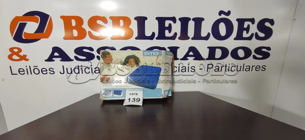 LOTE 139 - 01 COLCHÃO INFLÁVEL DE CASAL. (NO ESTADO) ATENÇÃO! FAZER A VISITAÇÃO ANTES DE ARREMATAR, NÃO SABEMOS SE FUNCIONA, LEILÃO NÃO TEM GARANTIA E NEM DEVOLUÇÃO, SUJEITO A POSSÍVEIS AVARIAS VISÍVEIS/OCULTAS E/OU AUSÊNCIA DE COMPONENTES.