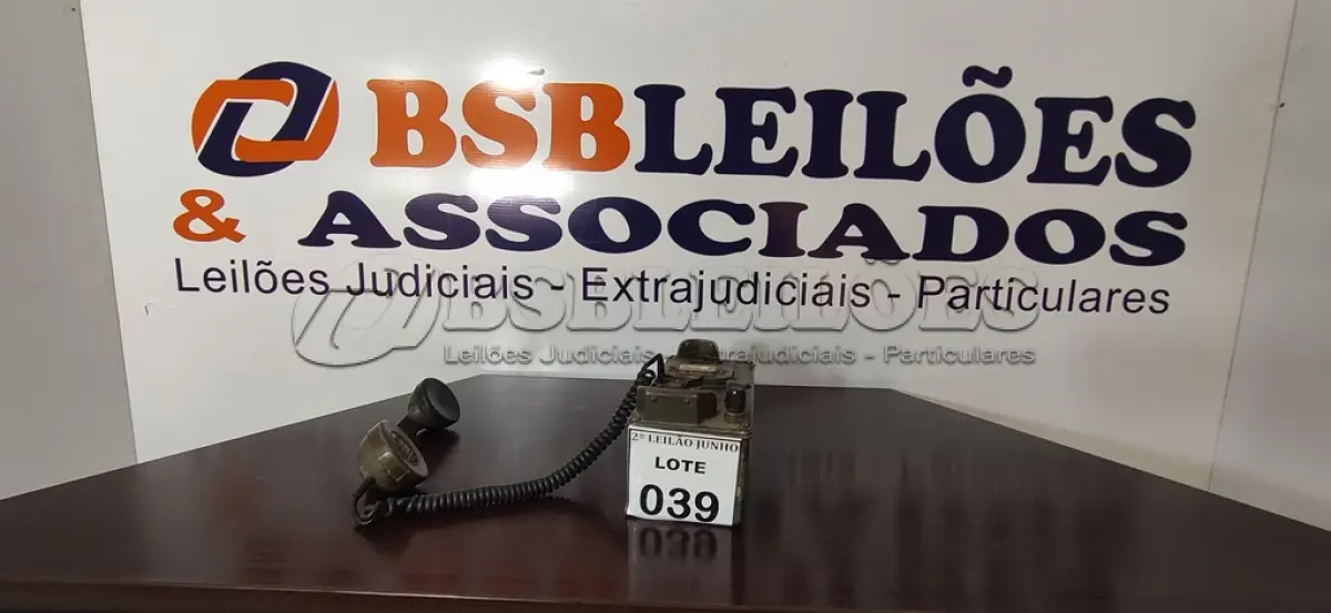 LOTE 039 - 01 TELEFONE ANTIGO. (NO ESTADO) ATENÇÃO! FAZER A VISITAÇÃO ANTES DE ARREMATAR, NÃO SABEMOS SE FUNCIONA, LEILÃO NÃO TEM GARANTIA E NEM DEVOLUÇÃO, SUJEITO A POSSÍVEIS AVARIAS VISÍVEIS/OCULTAS E/OU AUSÊNCIA DE COMPONENTES.