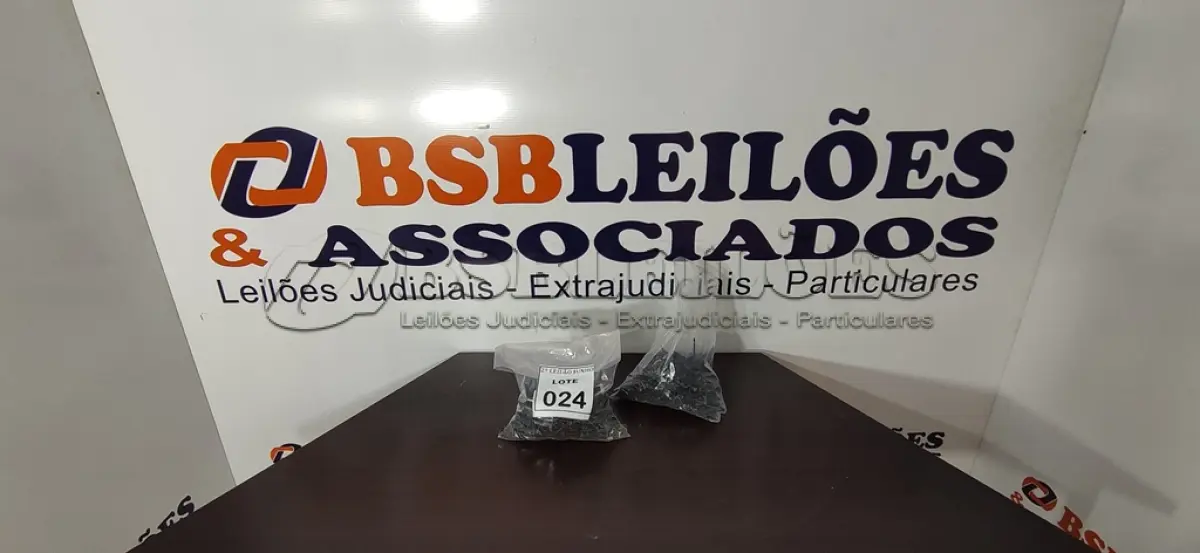 LOTE 024 - 01 LOTE COM GRANDE QUANTIDADE DE PARAFUSOS. (NO ESTADO) ATENÇÃO! FAZER A VISITAÇÃO ANTES DE ARREMATAR, NÃO SABEMOS SE FUNCIONA, LEILÃO NÃO TEM GARANTIA E NEM DEVOLUÇÃO, SUJEITO A POSSÍVEIS AVARIAS VISÍVEIS/OCULTAS E/OU AUSÊNCIA DE COMPONENTES.