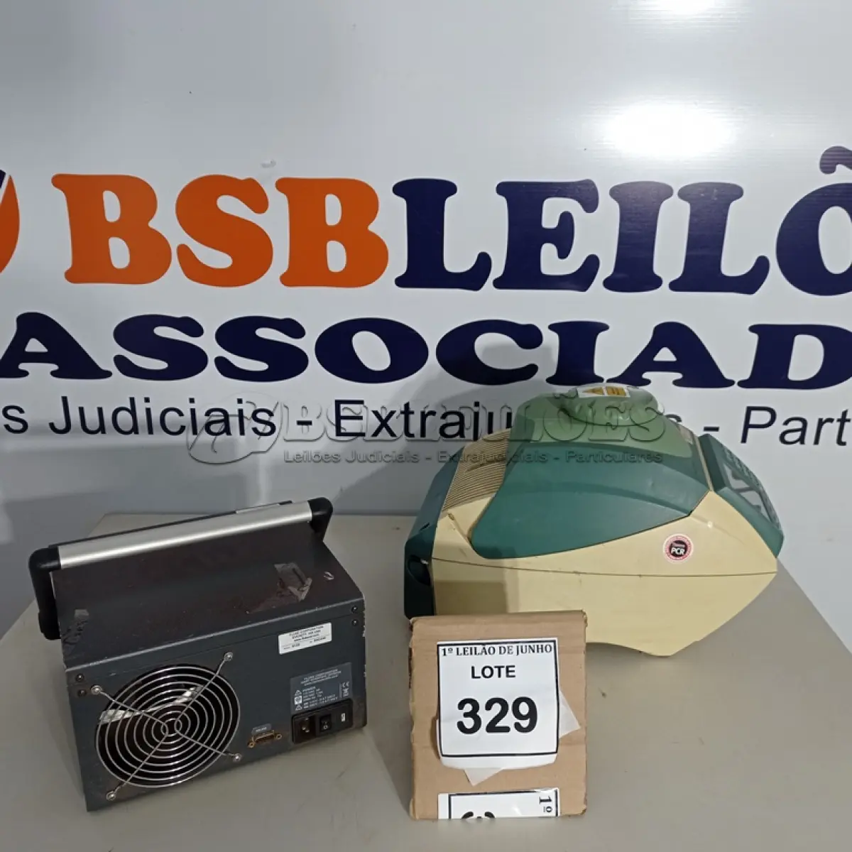 LOTE 329 - 01 CALIBRADOR INFRAVERMELHO PORTÁTIL FLUKE 9133-56 E 01 TERMOCICLADOR TERMO ELECTRON PX2. (NO ESTADO) ATENÇÃO! FAZER A VISITAÇÃO ANTES DE ARREMATAR, NÃO SABEMOS SE FUNCIONA. LEILÃO NÃO TEM GARANTIA E NEM DEVOLUÇÃO, SUJEITO A POSSÍVEIS AVARIAS VISÍVEIS/OCULTAS E/OU AUSÊNCIA DE COMPONENTES.