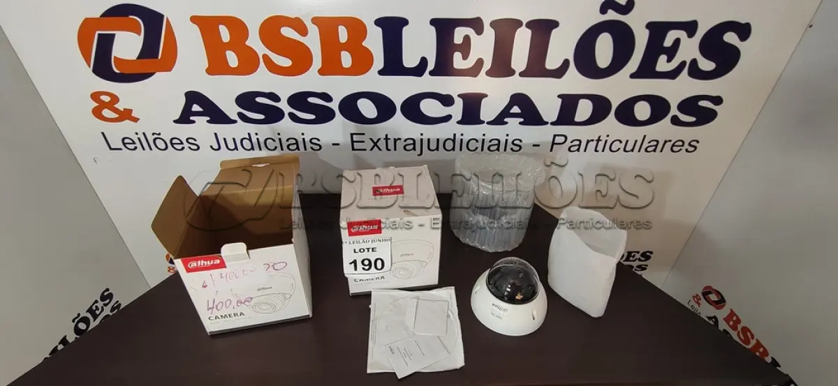 LOTE 190 - 02 CÂMERAS DOME MARCA AJHUA. (NO ESTADO) ATENÇÃO! FAZER A VISITAÇÃO ANTES DE ARREMATAR, NÃO SABEMOS SE FUNCIONA, LEILÃO NÃO TEM GARANTIA E NEM DEVOLUÇÃO, SUJEITO A POSSÍVEIS AVARIAS VISÍVEIS/OCULTAS E/OU AUSÊNCIA DE COMPONENTES.
