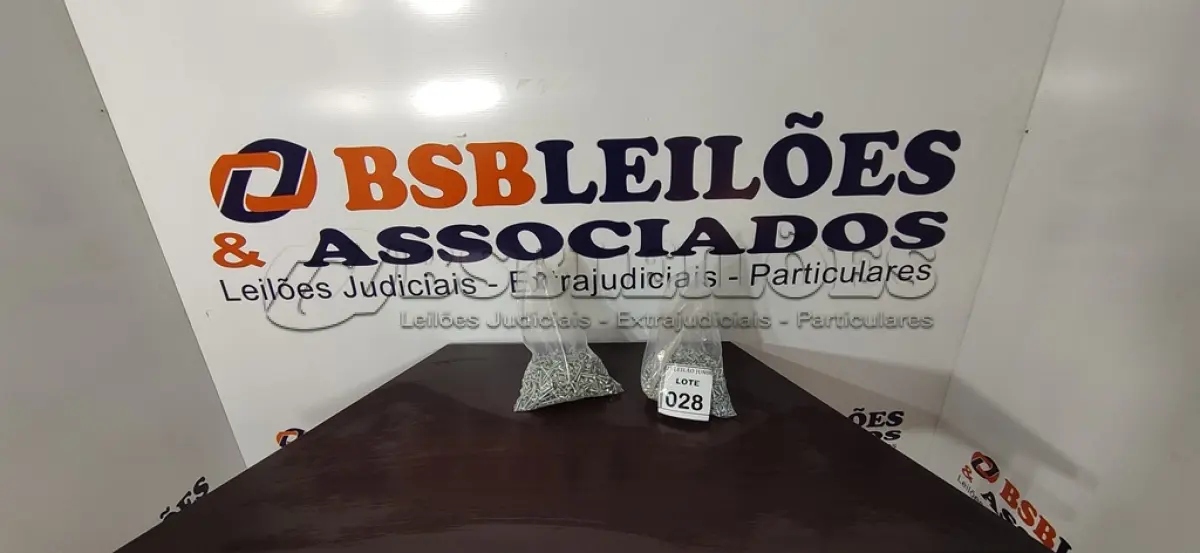 LOTE 028 - 01 LOTE COM GRANDE QUANTIDADE DE PARAFUSOS. (NO ESTADO) ATENÇÃO! FAZER A VISITAÇÃO ANTES DE ARREMATAR, NÃO SABEMOS SE FUNCIONA, LEILÃO NÃO TEM GARANTIA E NEM DEVOLUÇÃO, SUJEITO A POSSÍVEIS AVARIAS VISÍVEIS/OCULTAS E/OU AUSÊNCIA DE COMPONENTES.