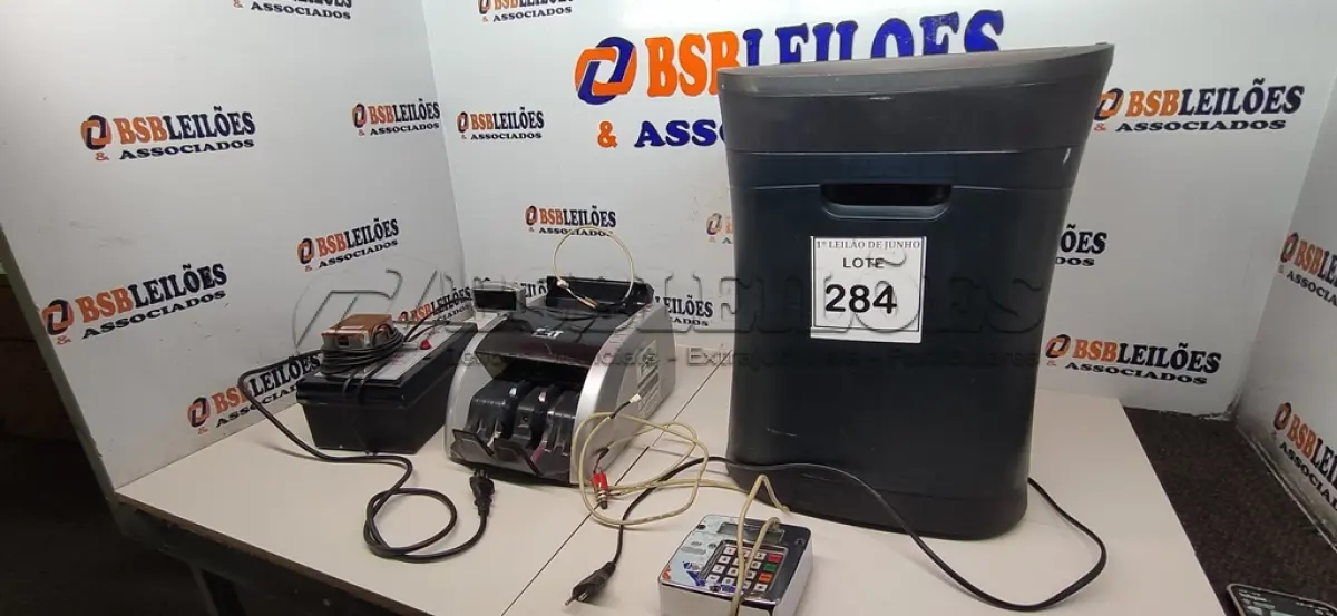 LOTE 284 - 01 FRAGMENTADORA DE PAPEL MARCA ROYAL HG14, 01 CONTADORA DE CÉDULAS E 01 FONTE CENTRAL DE ALARME. (NO ESTADO) ATENÇÃO! FAZER A VISITAÇÃO ANTES DE ARREMATAR, NÃO SABEMOS SE FUNCIONA, LEILÃO NÃO TEM GARANTIA E NEM DEVOLUÇÃO, SUJEITO A POSSÍVEIS AVARIAS VISÍVEIS/OCULTAS E/OU AUSÊNCIA DE COMPONENTES.