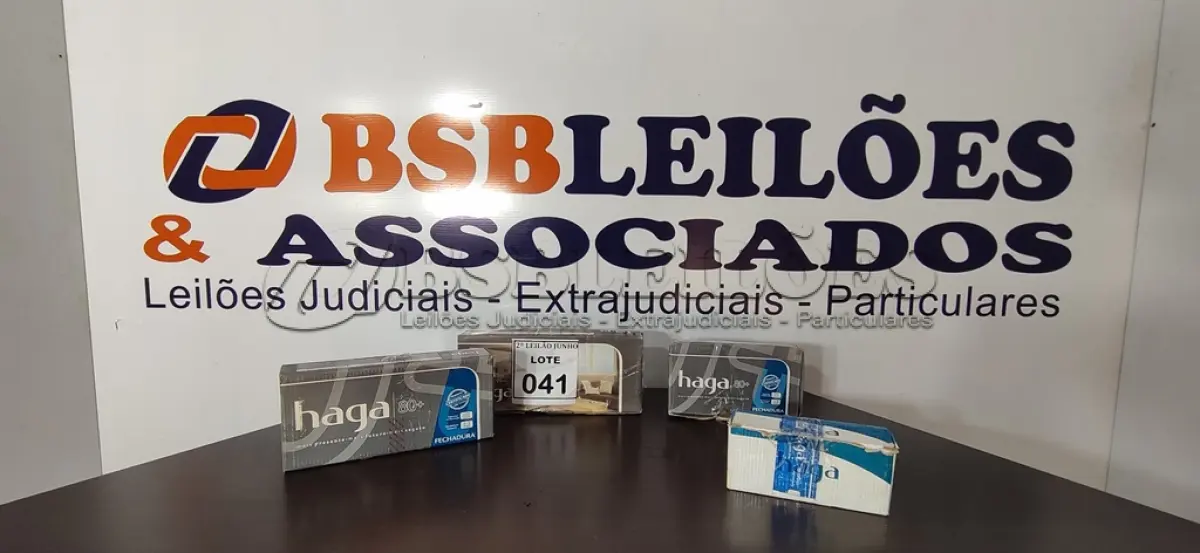 LOTE 041 - 04 FECHADURAS DE MARCAS E MODELOS DIVERSOS. (NO ESTADO) ATENÇÃO! FAZER A VISITAÇÃO ANTES DE ARREMATAR, NÃO SABEMOS SE FUNCIONA, LEILÃO NÃO TEM GARANTIA E NEM DEVOLUÇÃO, SUJEITO A POSSÍVEIS AVARIAS VISÍVEIS/OCULTAS E/OU AUSÊNCIA DE COMPONENTES.