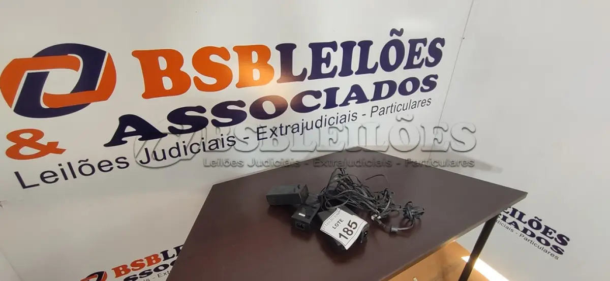 LOTE 185 - 05 FONTES PARA NOTEBOOKS VOLTAGENS DIVERSAS. (NO ESTADO) ATENÇÃO! FAZER A VISITAÇÃO ANTES DE ARREMATAR, NÃO SABEMOS SE FUNCIONA, LEILÃO NÃO TEM GARANTIA E NEM DEVOLUÇÃO, SUJEITO A POSSÍVEIS AVARIAS VISÍVEIS/OCULTAS E/OU AUSÊNCIA DE COMPONENTES.
