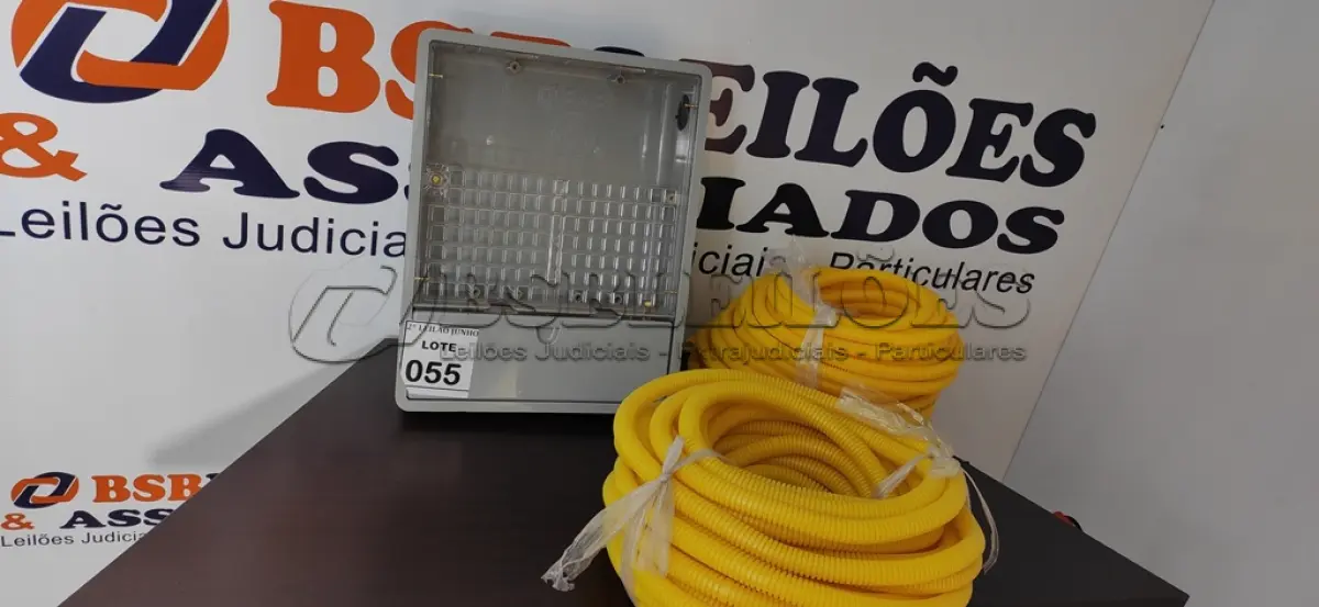 LOTE 055 - 01 CAIXA HIDRÔMETRO E 01 ROLO DE MANGUEIRAS CORRUGADA. (NO ESTADO) ATENÇÃO! FAZER A VISITAÇÃO ANTES DE ARREMATAR, NÃO SABEMOS SE FUNCIONA, LEILÃO NÃO TEM GARANTIA E NEM DEVOLUÇÃO, SUJEITO A POSSÍVEIS AVARIAS VISÍVEIS/OCULTAS E/OU AUSÊNCIA DE COMPONENTES.