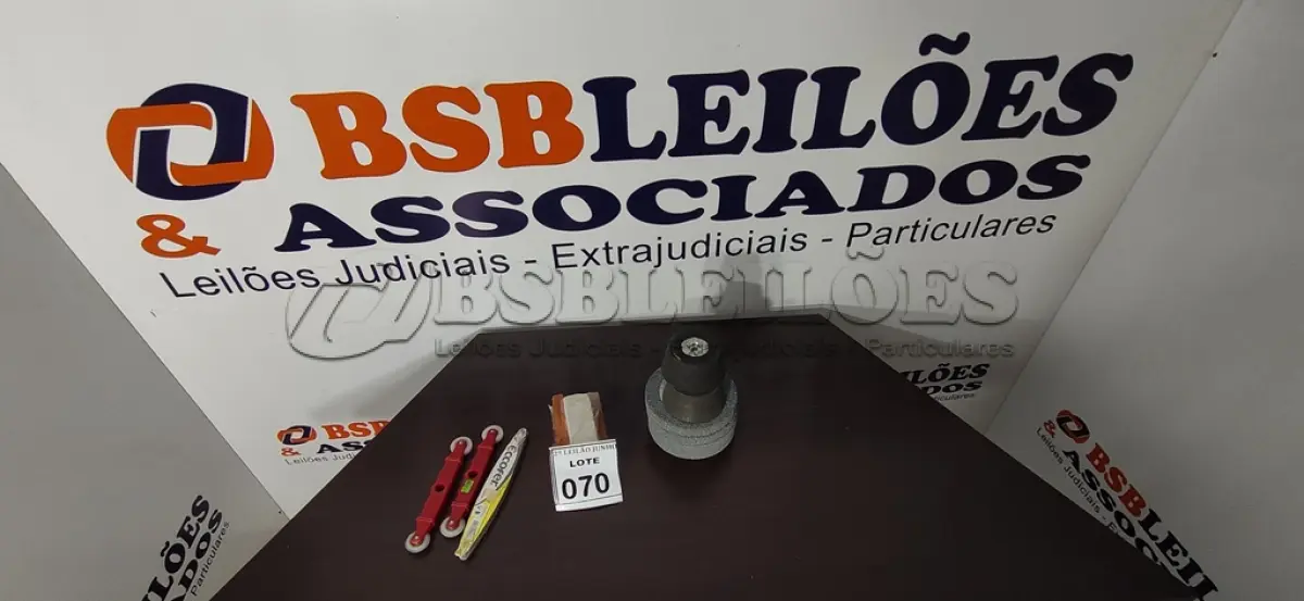 LOTE 070 - 04 REBOLOS REDONDO, 02 REBOLOS CÔNICO, 02 APLICADORES DE TELA E 02 PEDRAS DE AMOLAR. (NO ESTADO) ATENÇÃO! FAZER A VISITAÇÃO ANTES DE ARREMATAR, NÃO SABEMOS SE FUNCIONA, LEILÃO NÃO TEM GARANTIA E NEM DEVOLUÇÃO, SUJEITO A POSSÍVEIS AVARIAS VISÍVEIS/OCULTAS E/OU AUSÊNCIA DE COMPONENTES.