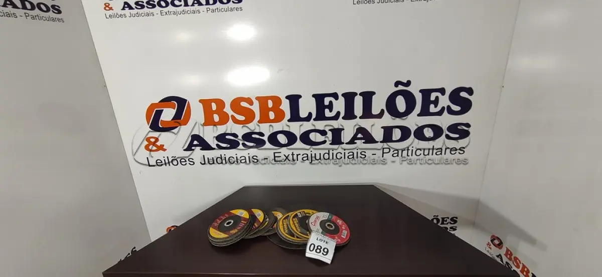 LOTE 089 - 11 DISCO DE DESBASTAR E 01 DISCO DE CORTE. (NO ESTADO) ATENÇÃO! FAZER A VISITAÇÃO ANTES DE ARREMATAR, NÃO SABEMOS SE FUNCIONA, LEILÃO NÃO TEM GARANTIA E NEM DEVOLUÇÃO, SUJEITO A POSSÍVEIS AVARIAS VISÍVEIS/OCULTAS E/OU AUSÊNCIA DE COMPONENTES.