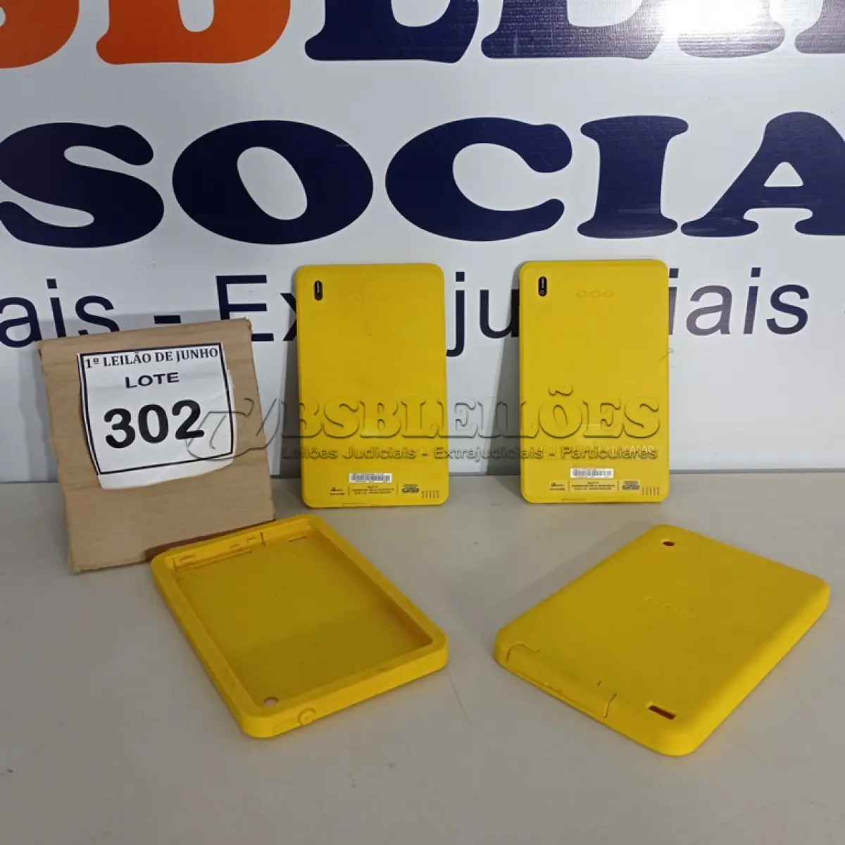 LOTE 302 - 02 TABLETS MARCA CCE. (NO ESTADO) ATENÇÃO! FAZER A VISITAÇÃO ANTES DE ARREMATAR, NÃO SABEMOS SE FUNCIONA, LEILÃO NÃO TEM GARANTIA E NEM DEVOLUÇÃO, SUJEITO A POSSÍVEIS AVARIAS VISÍVEIS/OCULTAS E/OU AUSÊNCIA DE COMPONENTES.