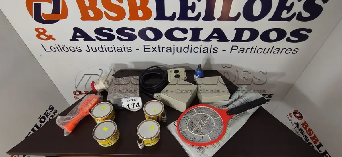 LOTE 174 - 04 MASSAS ADESIVAS MARCA IBERÊ, 02 RAQUETES ELÉTRICAS, 02 CONECTORES INDUSTRIAIS, 01 PENDENTE LED PARA MECÂNICO, 03 CAIXAS DE ELÉTRICA PARA EMBUTIR E 01 EXTENSÃO PEQUENA. (NO ESTADO) ATENÇÃO! FAZER A VISITAÇÃO ANTES DE ARREMATAR, NÃO SABEMOS SE FUNCIONA, LEILÃO NÃO TEM GARANTIA E NEM DEVOLUÇÃO, SUJEITO A POSSÍVEIS AVARIAS VISÍVEIS/OCULTAS E/OU AUSÊNCIA DE COMPONENTES.
