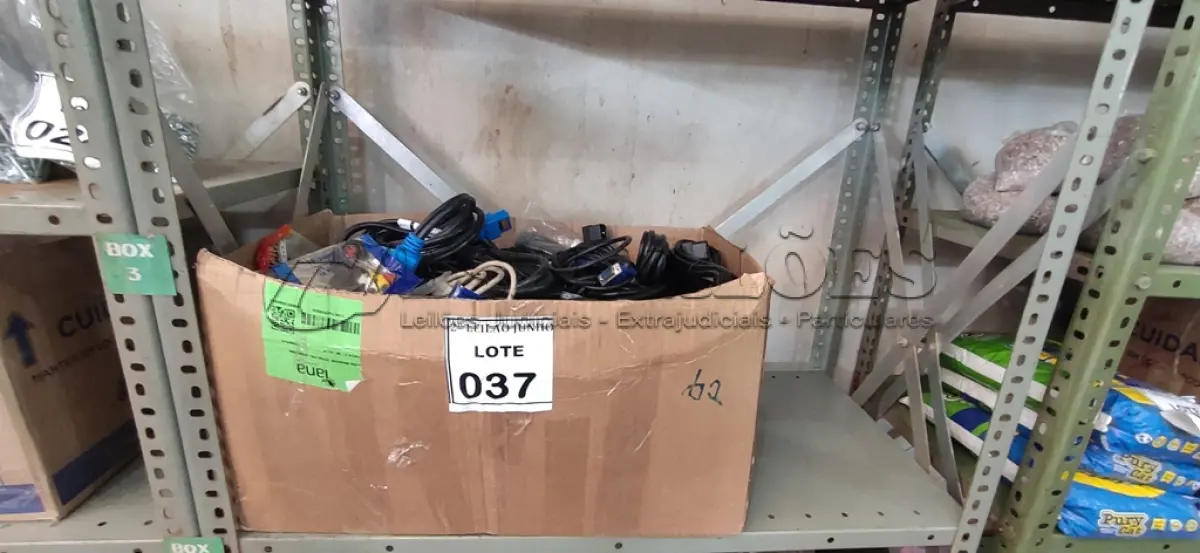 LOTE 037 - 01 LOTE COM GRANDE QUANTIDADE DE CABOS DIVERSOS PARA PC. (NO ESTADO) ATENÇÃO! FAZER A VISITAÇÃO ANTES DE ARREMATAR, NÃO SABEMOS SE FUNCIONA, LEILÃO NÃO TEM GARANTIA E NEM DEVOLUÇÃO, SUJEITO A POSSÍVEIS AVARIAS VISÍVEIS/OCULTAS E/OU AUSÊNCIA DE COMPONENTES.