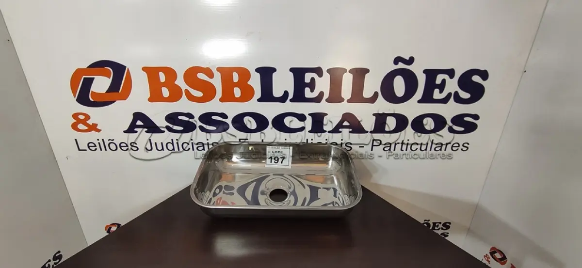 LOTE 197 - 01 CUBA AÇO INOX. (NO ESTADO) ATENÇÃO! FAZER A VISITAÇÃO ANTES DE ARREMATAR, NÃO SABEMOS SE FUNCIONA, LEILÃO NÃO TEM GARANTIA E NEM DEVOLUÇÃO, SUJEITO A POSSÍVEIS AVARIAS VISÍVEIS/OCULTAS E/OU AUSÊNCIA DE COMPONENTES.