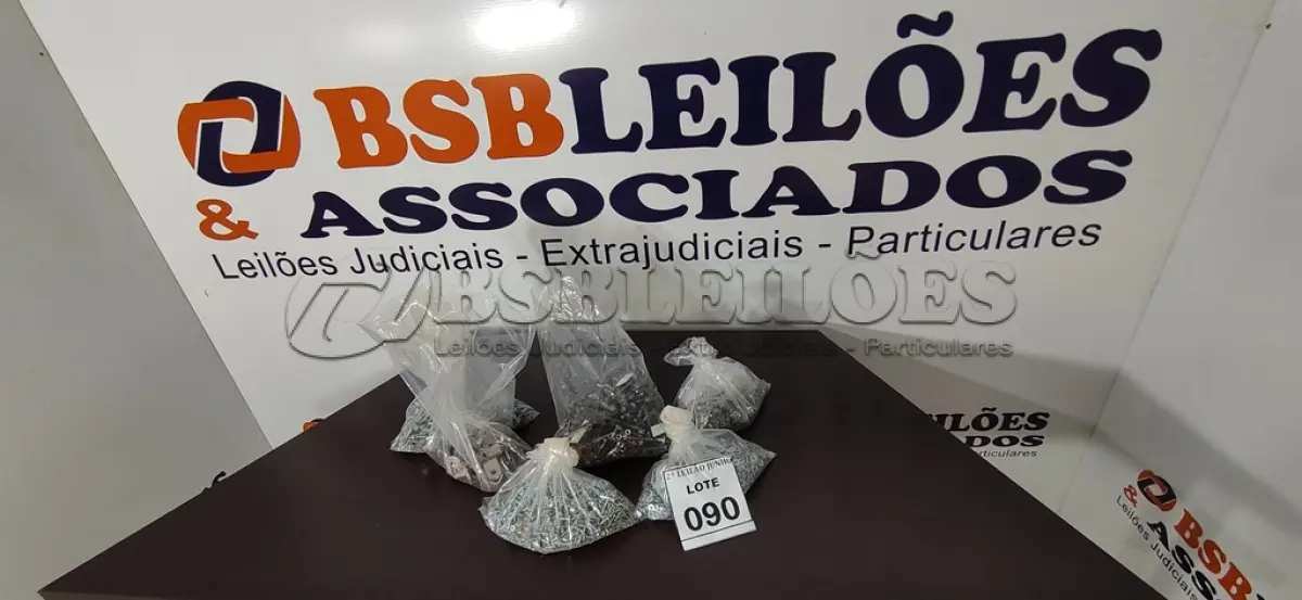 LOTE 090 - 01 LOTE COM GRANDE QUANTIDADE DE PARAFUSOS E ARRUELA. (NO ESTADO) ATENÇÃO! FAZER A VISITAÇÃO ANTES DE ARREMATAR, NÃO SABEMOS SE FUNCIONA, LEILÃO NÃO TEM GARANTIA E NEM DEVOLUÇÃO, SUJEITO A POSSÍVEIS AVARIAS VISÍVEIS/OCULTAS E/OU AUSÊNCIA DE COMPONENTES.