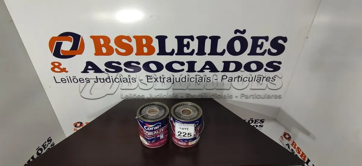 LOTE 225 - 02 LATAS DE TINTA MARCA CORAL ESMALTE SINTÉTICO, PARA MADEIRA E METAL, NAS CORES ACETINADO E BRILHANTE COM 3,2L CADA. (NO ESTADO) ATENÇÃO! FAZER A VISITAÇÃO ANTES DE ARREMATAR, NÃO SABEMOS SE FUNCIONA, LEILÃO NÃO TEM GARANTIA E NEM DEVOLUÇÃO, SUJEITO A POSSÍVEIS AVARIAS VISÍVEIS/OCULTAS E/OU AUSÊNCIA DE COMPONENTES.