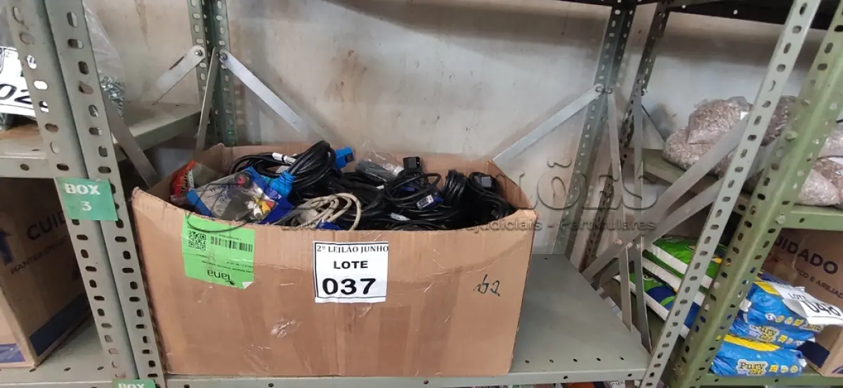 LOTE 037 - 01 LOTE COM GRANDE QUANTIDADE DE CABOS DIVERSOS PARA PC. (NO ESTADO) ATENÇÃO! FAZER A VISITAÇÃO ANTES DE ARREMATAR, NÃO SABEMOS SE FUNCIONA, LEILÃO NÃO TEM GARANTIA E NEM DEVOLUÇÃO, SUJEITO A POSSÍVEIS AVARIAS VISÍVEIS/OCULTAS E/OU AUSÊNCIA DE COMPONENTES.