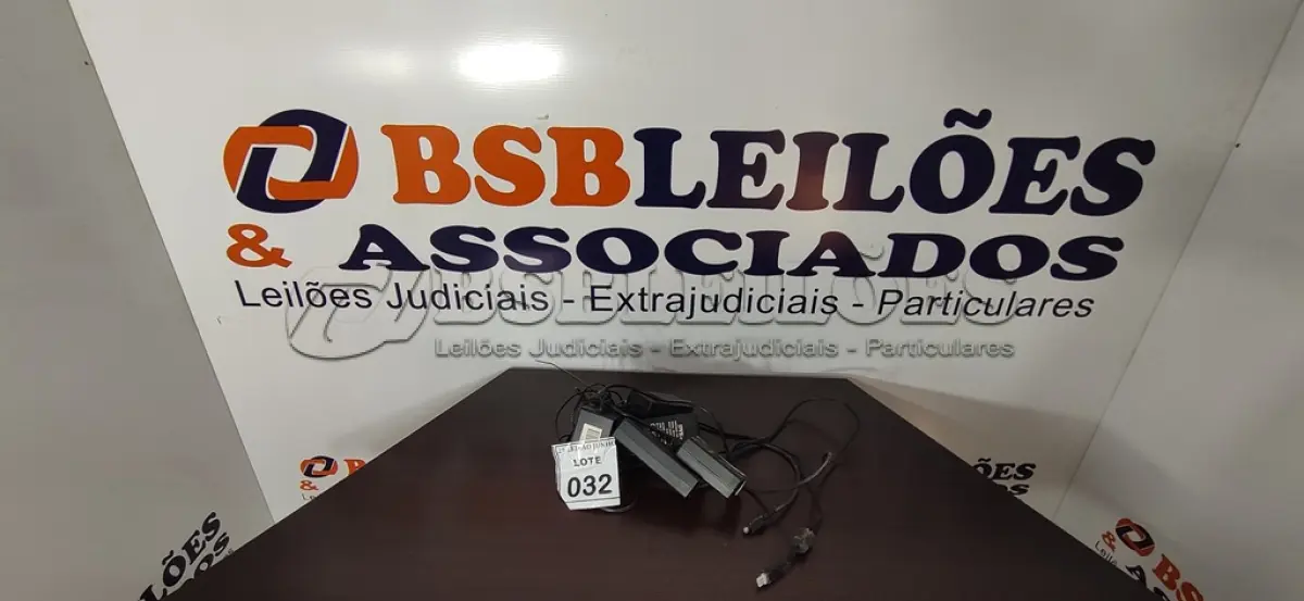 LOTE 032 - 05 FONTES PARA NOTEBOOKS VOLTAGENS DIVERSAS. (NO ESTADO) ATENÇÃO! FAZER A VISITAÇÃO ANTES DE ARREMATAR, NÃO SABEMOS SE FUNCIONA, LEILÃO NÃO TEM GARANTIA E NEM DEVOLUÇÃO, SUJEITO A POSSÍVEIS AVARIAS VISÍVEIS/OCULTAS E/OU AUSÊNCIA DE COMPONENTES.