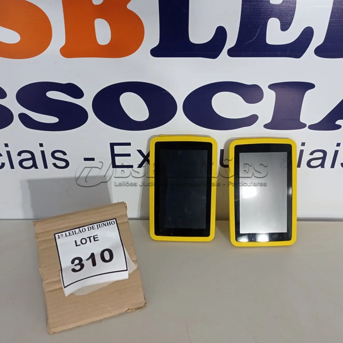 LOTE 310 - 02 TABLETS MARCA CCE. (NO ESTADO) ATENÇÃO! FAZER A VISITAÇÃO ANTES DE ARREMATAR, NÃO SABEMOS SE FUNCIONA, LEILÃO NÃO TEM GARANTIA E NEM DEVOLUÇÃO, SUJEITO A POSSÍVEIS AVARIAS VISÍVEIS/OCULTAS E/OU AUSÊNCIA DE COMPONENTES.