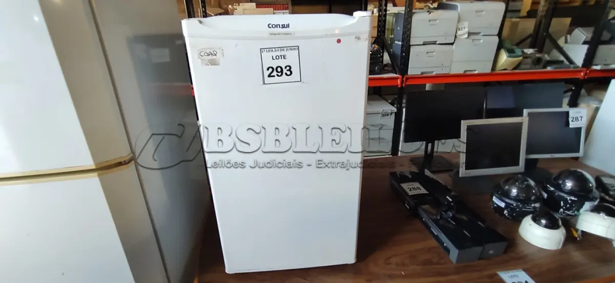 LOTE 293 - 01 FRIGOBAR 220V MARCA CONSUL. (NO ESTADO) ATENÇÃO! FAZER A VISITAÇÃO ANTES DE ARREMATAR, NÃO SABEMOS SE FUNCIONA, LEILÃO NÃO TEM GARANTIA E NEM DEVOLUÇÃO, SUJEITO A POSSÍVEIS AVARIAS VISÍVEIS/OCULTAS E/OU AUSÊNCIA DE COMPONENTES.