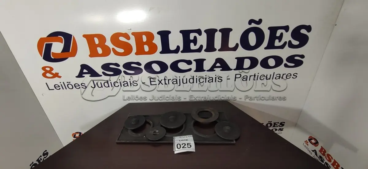 LOTE 025 - 01 CHAPA DE FERRO PRA FOGÃO A LENHA DE 03 FUROS. (NO ESTADO) ATENÇÃO! FAZER A VISITAÇÃO ANTES DE ARREMATAR, NÃO SABEMOS SE FUNCIONA, LEILÃO NÃO TEM GARANTIA E NEM DEVOLUÇÃO, SUJEITO A POSSÍVEIS AVARIAS VISÍVEIS/OCULTAS E/OU AUSÊNCIA DE COMPONENTES.