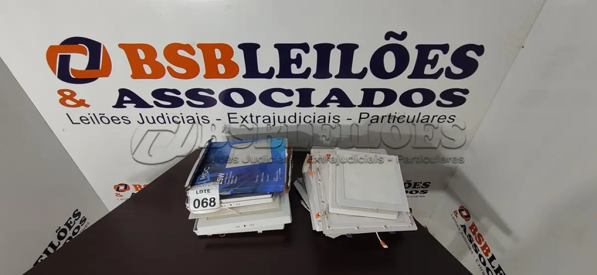 LOTE 068 - 01 LOTE COM VÁRIAS LUMINÁRIAS PAINEL DE LED TAMANHOS E MODELOS DIVERSOS. (NO ESTADO) ATENÇÃO! FAZER A VISITAÇÃO ANTES DE ARREMATAR, NÃO SABEMOS SE FUNCIONA, LEILÃO NÃO TEM GARANTIA E NEM DEVOLUÇÃO, SUJEITO A POSSÍVEIS AVARIAS VISÍVEIS/OCULTAS E/OU AUSÊNCIA DE COMPONENTES.