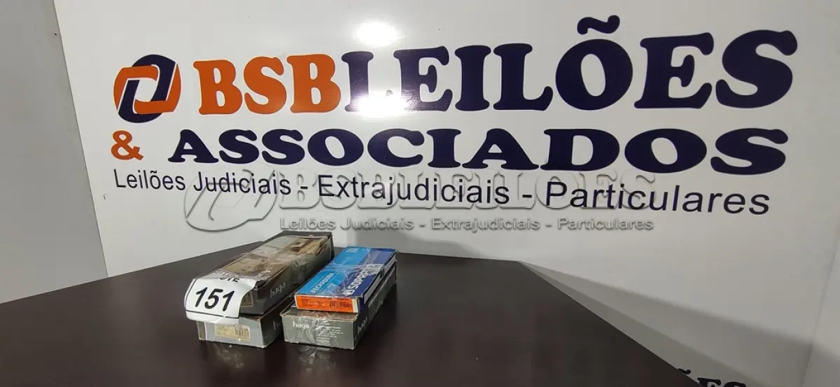 LOTE 151 - 04 FECHADURAS DIVERSAS. (NO ESTADO) ATENÇÃO! FAZER A VISITAÇÃO ANTES DE ARREMATAR, NÃO SABEMOS SE FUNCIONA, LEILÃO NÃO TEM GARANTIA E NEM DEVOLUÇÃO, SUJEITO A POSSÍVEIS AVARIAS VISÍVEIS/OCULTAS E/OU AUSÊNCIA DE COMPONENTES.