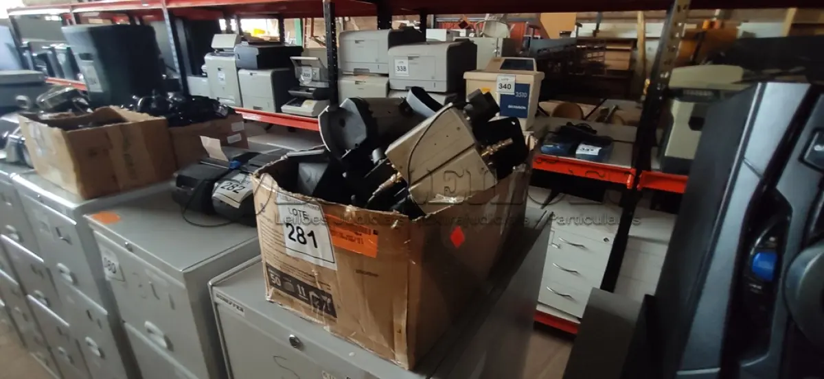 LOTE 281 - 01 LOTE COM VÁRIAS CÂMERAS DE SEGURANÇA MARCA E MODELOS DIVERSOS. (NO ESTADO) ATENÇÃO! FAZER A VISITAÇÃO ANTES DE ARREMATAR, NÃO SABEMOS SE FUNCIONA, LEILÃO NÃO TEM GARANTIA E NEM DEVOLUÇÃO, SUJEITO A POSSÍVEIS AVARIAS VISÍVEIS/OCULTAS E/OU AUSÊNCIA DE COMPONENTES.