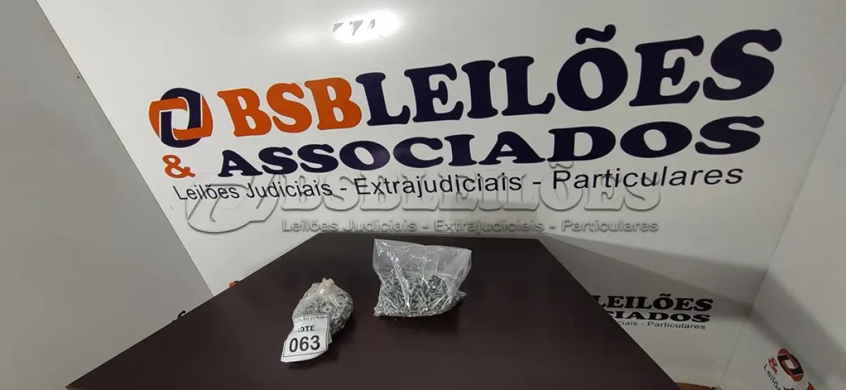 LOTE 063 - 01 LOTE COM GRANDE QUANTIDADE DE PARAFUSOS E PORCAS. (NO ESTADO) ATENÇÃO! FAZER A VISITAÇÃO ANTES DE ARREMATAR, NÃO SABEMOS SE FUNCIONA, LEILÃO NÃO TEM GARANTIA E NEM DEVOLUÇÃO, SUJEITO A POSSÍVEIS AVARIAS VISÍVEIS/OCULTAS E/OU AUSÊNCIA DE COMPONENTES.
