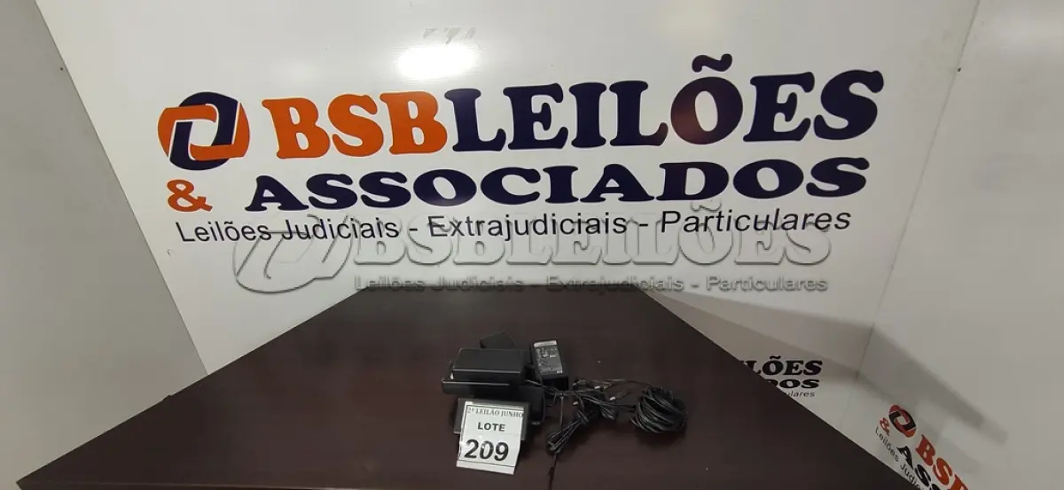 LOTE 209 - 05 FONTES PARA NOTEBOOKS VOLTAGENS DIVERSAS. (NO ESTADO) ATENÇÃO! FAZER A VISITAÇÃO ANTES DE ARREMATAR, NÃO SABEMOS SE FUNCIONA, LEILÃO NÃO TEM GARANTIA E NEM DEVOLUÇÃO, SUJEITO A POSSÍVEIS AVARIAS VISÍVEIS/OCULTAS E/OU AUSÊNCIA DE COMPONENTES.