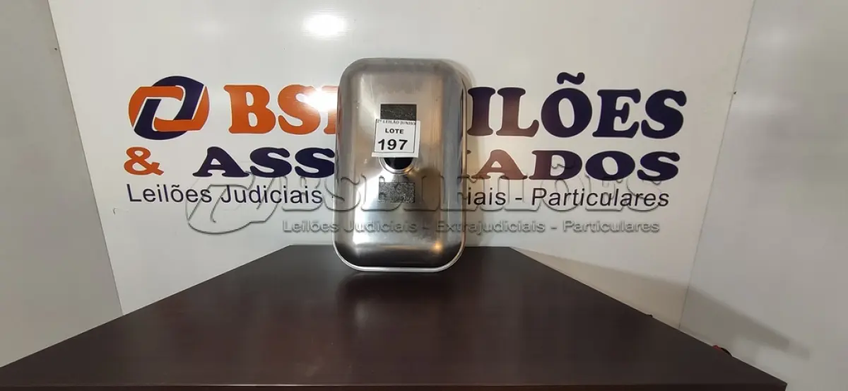 LOTE 197 - 01 CUBA AÇO INOX. (NO ESTADO) ATENÇÃO! FAZER A VISITAÇÃO ANTES DE ARREMATAR, NÃO SABEMOS SE FUNCIONA, LEILÃO NÃO TEM GARANTIA E NEM DEVOLUÇÃO, SUJEITO A POSSÍVEIS AVARIAS VISÍVEIS/OCULTAS E/OU AUSÊNCIA DE COMPONENTES.