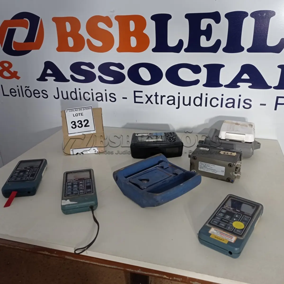 LOTE 332 - 03 ANEMÔMETROS AV6, 01 MEDIDOR DE OXIGÊNIO, 01 AGITADOR MAGNÉTICO E 01 MEDIDOR DE EQUIPAMENTOS DE AR CONDICIONADO. (NO ESTADO) ATENÇÃO! FAZER A VISITAÇÃO ANTES DE ARREMATAR, NÃO SABEMOS SE FUNCIONA. LEILÃO NÃO TEM GARANTIA E NEM DEVOLUÇÃO, SUJEITO A POSSÍVEIS AVARIAS VISÍVEIS/OCULTAS E/OU AUSÊNCIA DE COMPONENTES.
