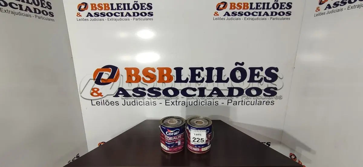 LOTE 225 - 02 LATAS DE TINTA MARCA CORAL ESMALTE SINTÉTICO, PARA MADEIRA E METAL, NAS CORES ACETINADO E BRILHANTE COM 3,2L CADA. (NO ESTADO) ATENÇÃO! FAZER A VISITAÇÃO ANTES DE ARREMATAR, NÃO SABEMOS SE FUNCIONA, LEILÃO NÃO TEM GARANTIA E NEM DEVOLUÇÃO, SUJEITO A POSSÍVEIS AVARIAS VISÍVEIS/OCULTAS E/OU AUSÊNCIA DE COMPONENTES.