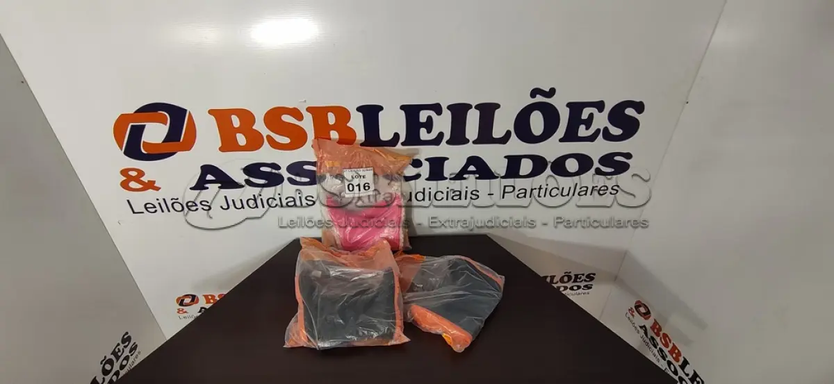 LOTE 016 - 03 PARES DE BOTAS DE BORRACHA NUMERAÇÕES DIVERSAS SENDO 01 EM COR ROSA E 02 EM COR PRETO. (NO ESTADO) ATENÇÃO! FAZER A VISITAÇÃO ANTES DE ARREMATAR, NÃO SABEMOS SE FUNCIONA, LEILÃO NÃO TEM GARANTIA E NEM DEVOLUÇÃO, SUJEITO A POSSÍVEIS AVARIAS VISÍVEIS/OCULTAS E/OU AUSÊNCIA DE COMPONENTES.