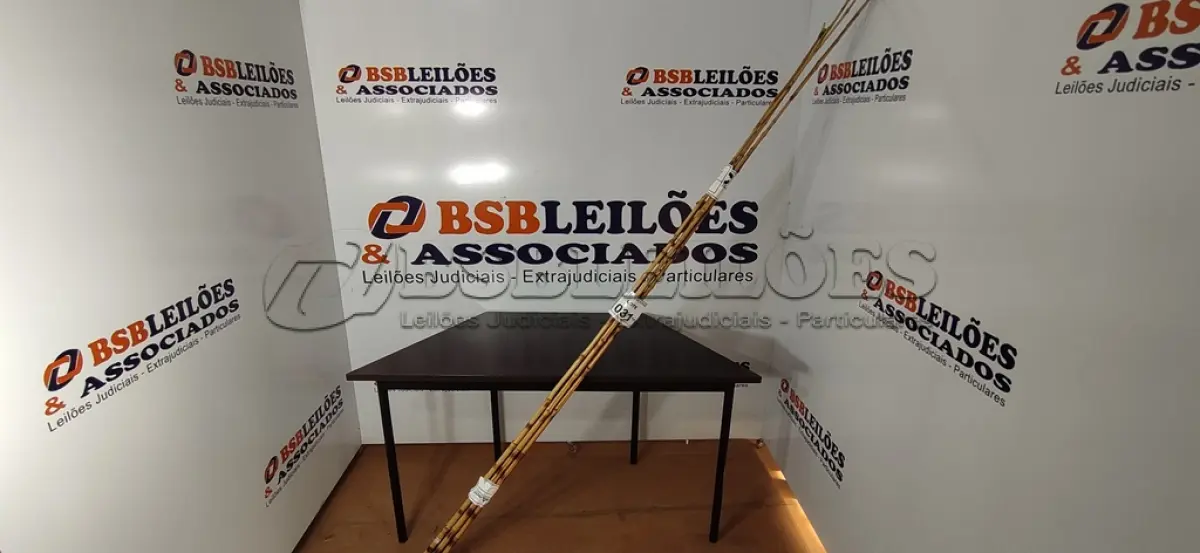 LOTE 031 - 05 VARAS DE BAMBU. (NO ESTADO) ATENÇÃO! FAZER A VISITAÇÃO ANTES DE ARREMATAR, NÃO SABEMOS SE FUNCIONA, LEILÃO NÃO TEM GARANTIA E NEM DEVOLUÇÃO, SUJEITO A POSSÍVEIS AVARIAS VISÍVEIS/OCULTAS E/OU AUSÊNCIA DE COMPONENTES.