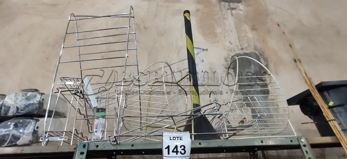 LOTE 143 - 01 LOTE COM SUPORTES DIVERSOS. (NO ESTADO) ATENÇÃO! FAZER A VISITAÇÃO ANTES DE ARREMATAR, NÃO SABEMOS SE FUNCIONA, LEILÃO NÃO TEM GARANTIA E NEM DEVOLUÇÃO, SUJEITO A POSSÍVEIS AVARIAS VISÍVEIS/OCULTAS E/OU AUSÊNCIA DE COMPONENTES.