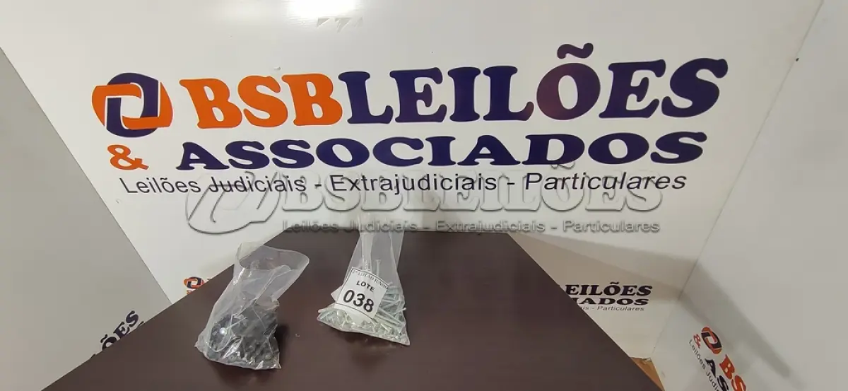 LOTE 038 - 01 LOTE COM GRANDE QUANTIDADE DE PARAFUSOS DIVERSOS. (NO ESTADO) ATENÇÃO! FAZER A VISITAÇÃO ANTES DE ARREMATAR, NÃO SABEMOS SE FUNCIONA, LEILÃO NÃO TEM GARANTIA E NEM DEVOLUÇÃO, SUJEITO A POSSÍVEIS AVARIAS VISÍVEIS/OCULTAS E/OU AUSÊNCIA DE COMPONENTES. 