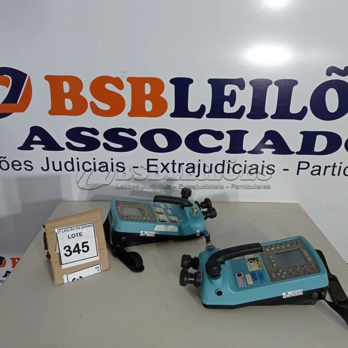LOTE 345 - 02 CALIBRADORES DE PRESSÃO DPI 610. (NO ESTADO) ATENÇÃO! FAZER A VISITAÇÃO ANTES DE ARREMATAR, NÃO SABEMOS SE FUNCIONA. LEILÃO NÃO TEM GARANTIA E NEM DEVOLUÇÃO, SUJEITO A POSSÍVEIS AVARIAS VISÍVEIS/OCULTAS E/OU AUSÊNCIA DE COMPONENTES.