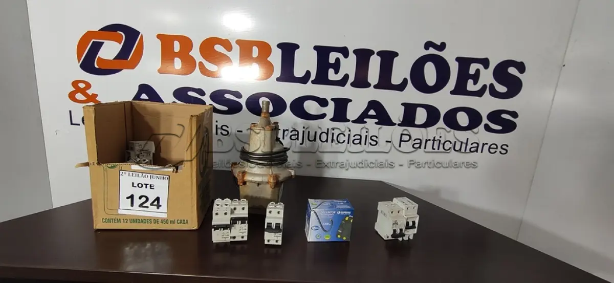 LOTE 124 - 01 LOTE COM DISJUNTORES TAMANHOS DIVERSOS. (NO ESTADO) ATENÇÃO! FAZER A VISITAÇÃO ANTES DE ARREMATAR, NÃO SABEMOS SE FUNCIONA, LEILÃO NÃO TEM GARANTIA E NEM DEVOLUÇÃO, SUJEITO A POSSÍVEIS AVARIAS VISÍVEIS/OCULTAS E/OU AUSÊNCIA DE COMPONENTES.