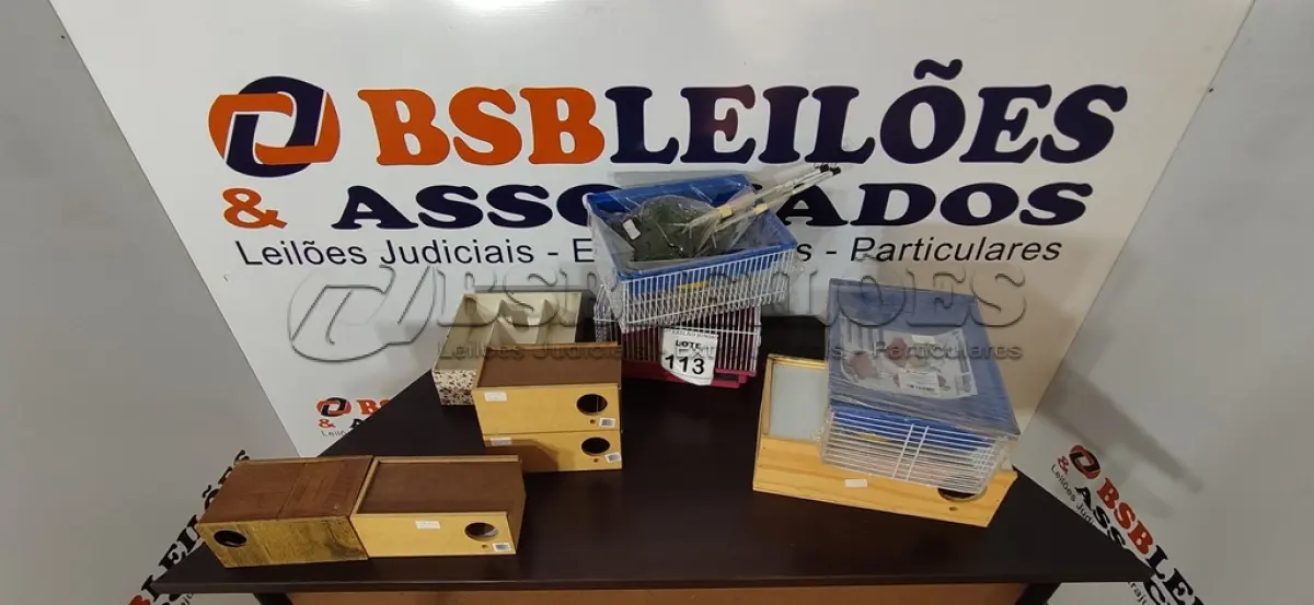 LOTE 113 - 01 LOTE COM VÁRIAS GAIOLAS E CAIXAS PRA HAMSTER PÁSSAROS DE TAMANHOS DIVERSOS E 02 LIMPADORES DE AQUÁRIO. (NO ESTADO) ATENÇÃO! FAZER A VISITAÇÃO ANTES DE ARREMATAR, NÃO SABEMOS SE FUNCIONA, LEILÃO NÃO TEM GARANTIA E NEM DEVOLUÇÃO, SUJEITO A POSSÍVEIS AVARIAS VISÍVEIS/OCULTAS E/OU AUSÊNCIA DE COMPONENTES.