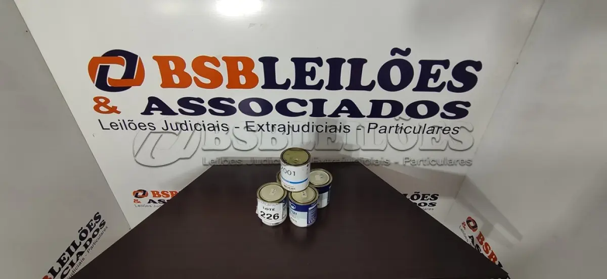 LOTE 226 - 03 CATALIZADORES PARA ESMALTE SINTÉTICO DE 640ML MARCA CORAL, 01 ADESIVO PARA LAMINAÇÃO 900ML E 01 BATIDA DE PEDRA BRANCO 900ML MARCA 2001. (NO ESTADO) ATENÇÃO! FAZER A VISITAÇÃO ANTES DE ARREMATAR, NÃO SABEMOS SE FUNCIONA, LEILÃO NÃO TEM GARANTIA E NEM DEVOLUÇÃO, SUJEITO A POSSÍVEIS AVARIAS VISÍVEIS/OCULTAS E/OU AUSÊNCIA DE COMPONENTES.
